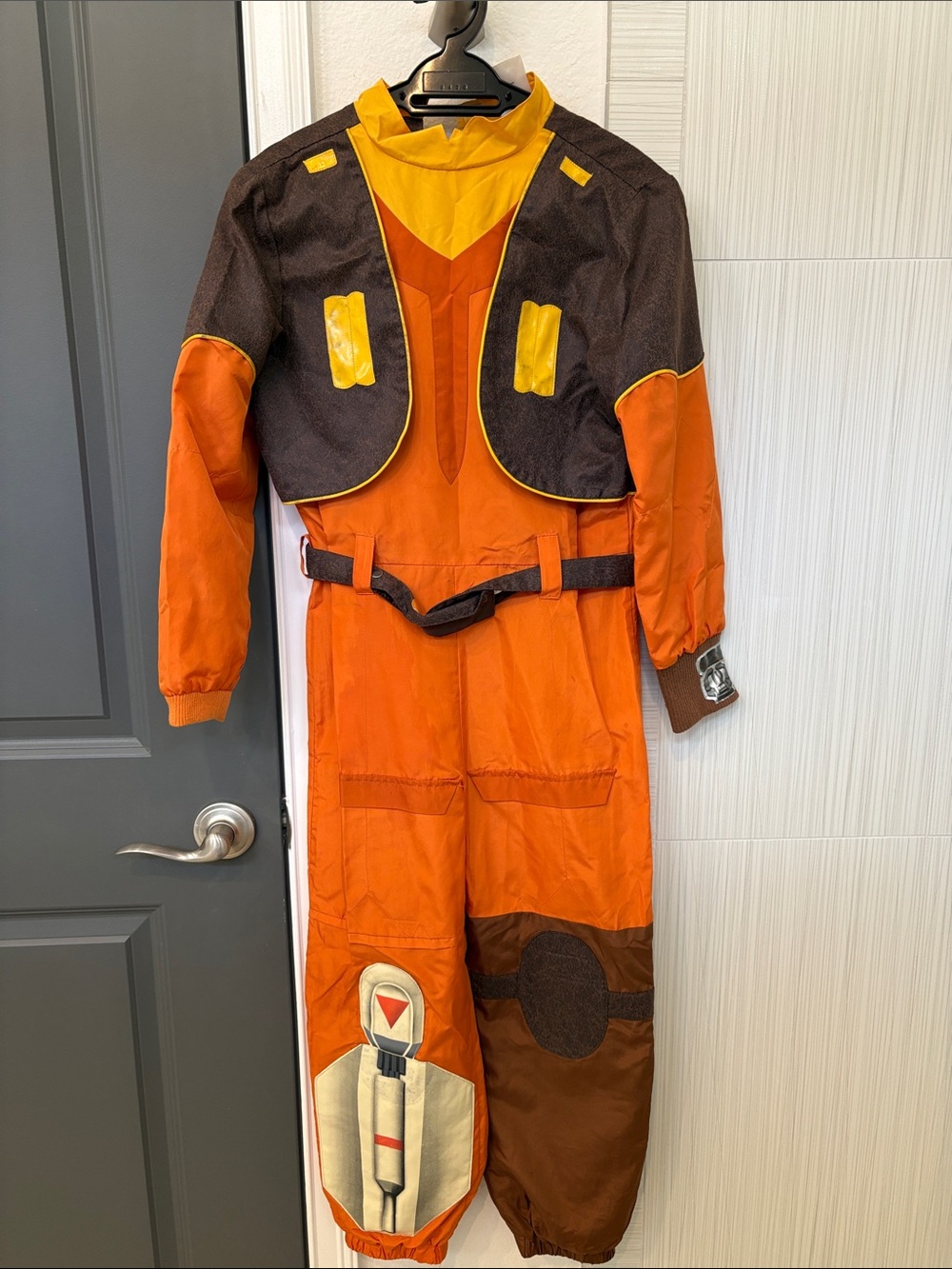 EUC DISNEY Ezra Deluxe Costume, Bridger STAR WARS Rebel Crew (Hard to Find Item)